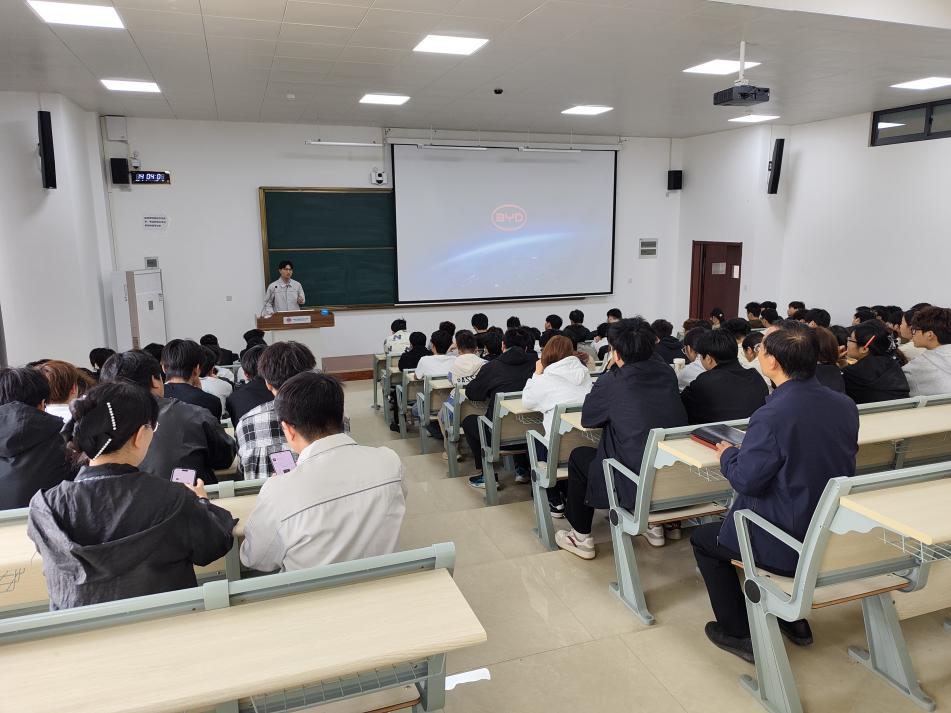 比亚迪智能产业crown皇冠体育平台特邀企业专家到校讲授企业文化课